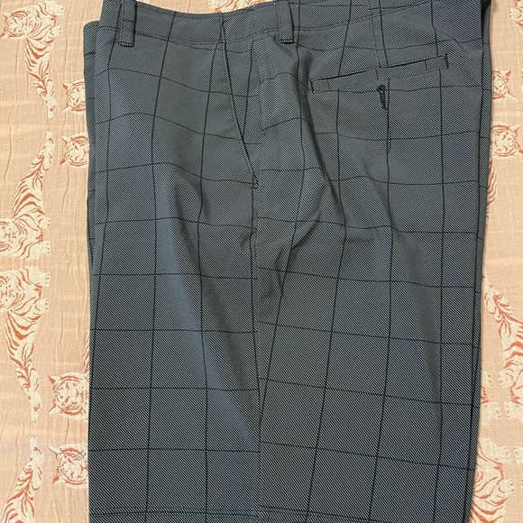 Pga TOUR- Men's Size 38 Performance Golf Shorts Gray/Black - Picture 3 of 5